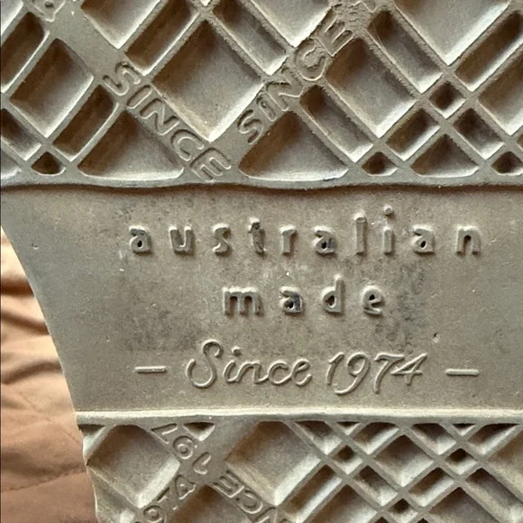 Genuine UGG Since 1974 Australia - Picture 7 of 7